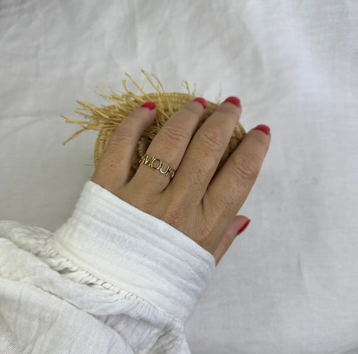 AMOUR LETTERS RING