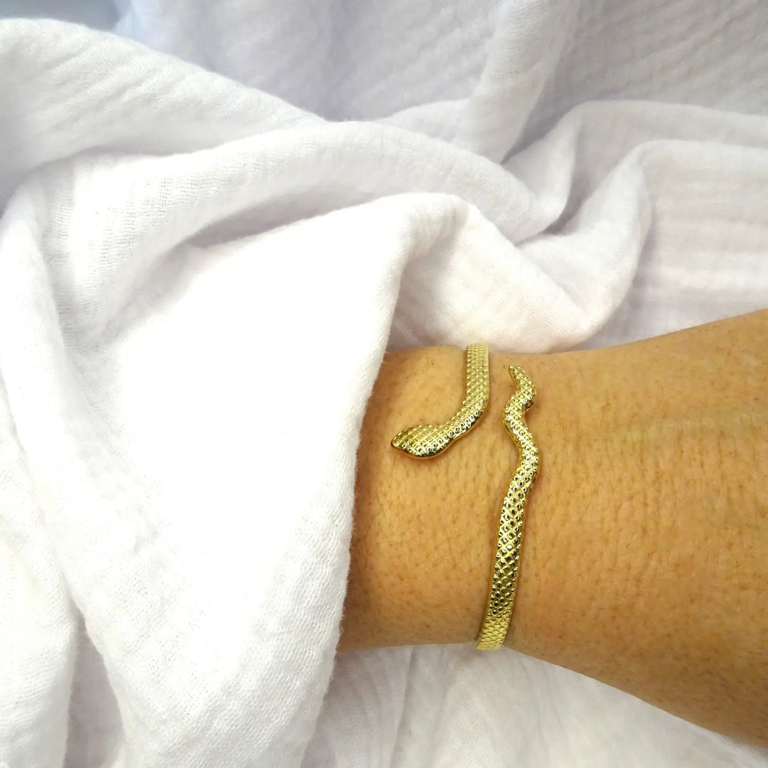 AMELIA GOLDEN BANGLE BRACELET