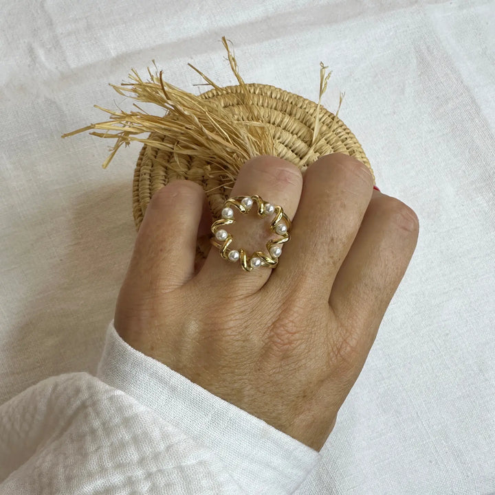 AVERY RING