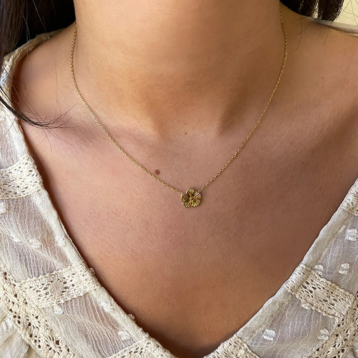 BABY FLOWER NECKLACE