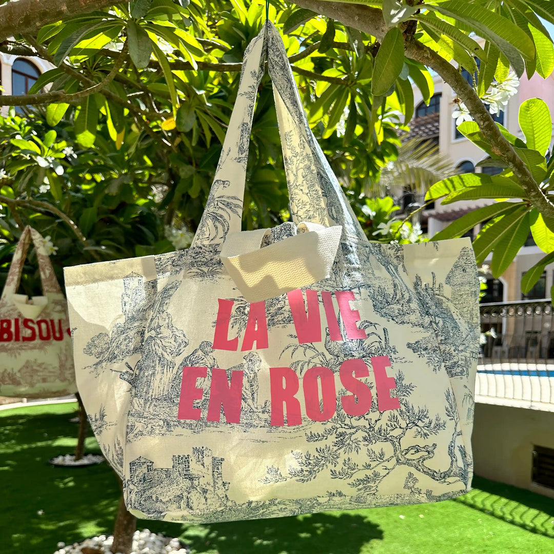 HANDMADE BEACH BAG BLUE TOILE DE JOUY LA VIE EN ROSE La Maison Angelique HANDMADE BEACH BAG BLUE TOILE DE JOUY LA VIE EN ROSE La Maison Angelique