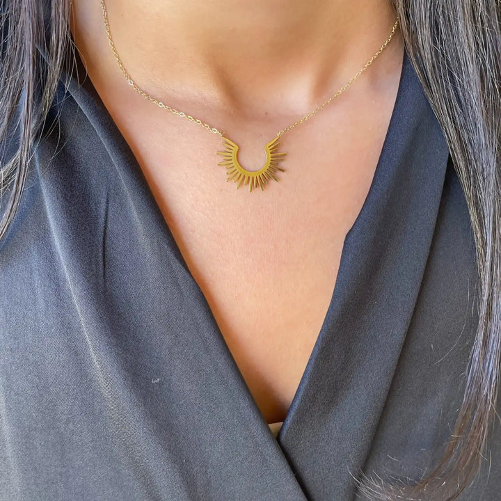 YELENA NECKLACE